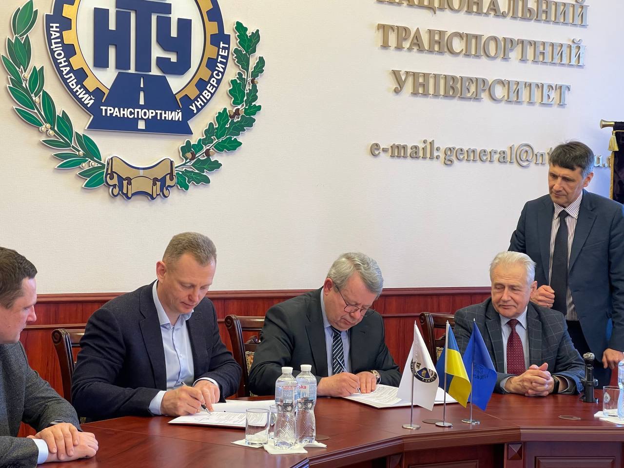Між Державним науково-дослідним експертно-криміналістичним центром МВС України та Національним траспортним університетом укладено договір про співробітництво