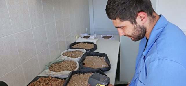 В Експертній службі МВС проводяться дослідження ґрунтів