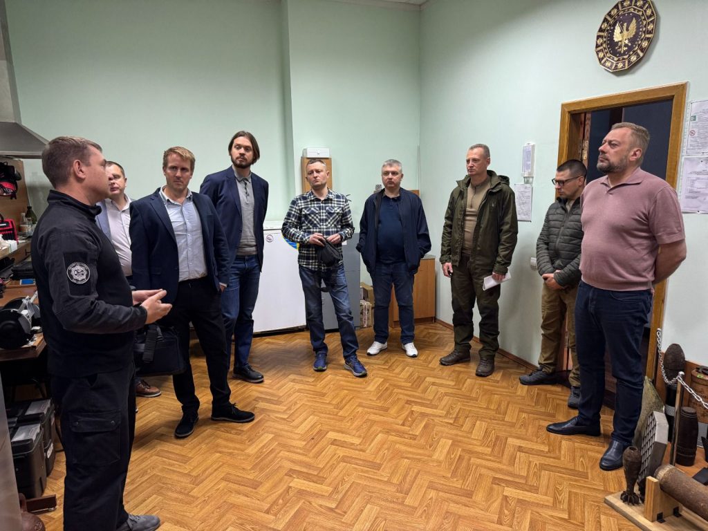 alt="Робоча зустріч"