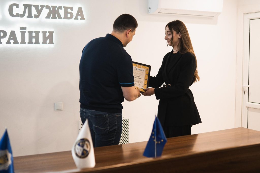 Нагородження працівниці ДНДЕКЦ МВС грамотою