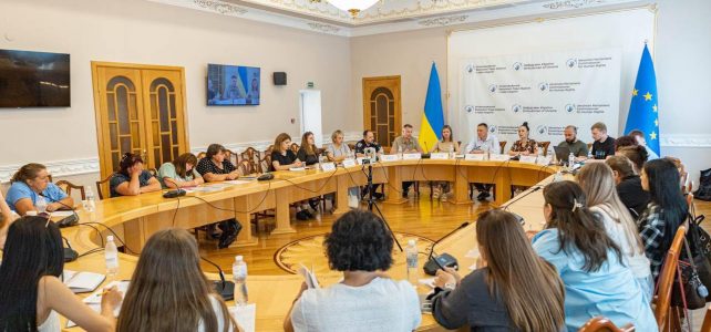Представники Центрального управління цивільно-військового співробітництва ГШ ЗСУ взяли участь у зустрічі з родинами військовослужбовців, які зникли безвісти в районах населених пунктів Піски, Первомайське, Водяне та Невельське у період з червня по листопад 2022 року.